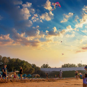 zo8g43 استديو الصور :دبي في New Year Glamping Style