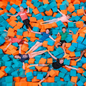 35d0vg استديو الصور :دبي في ترامبو إكستريم - الترامبولين في دبي مول