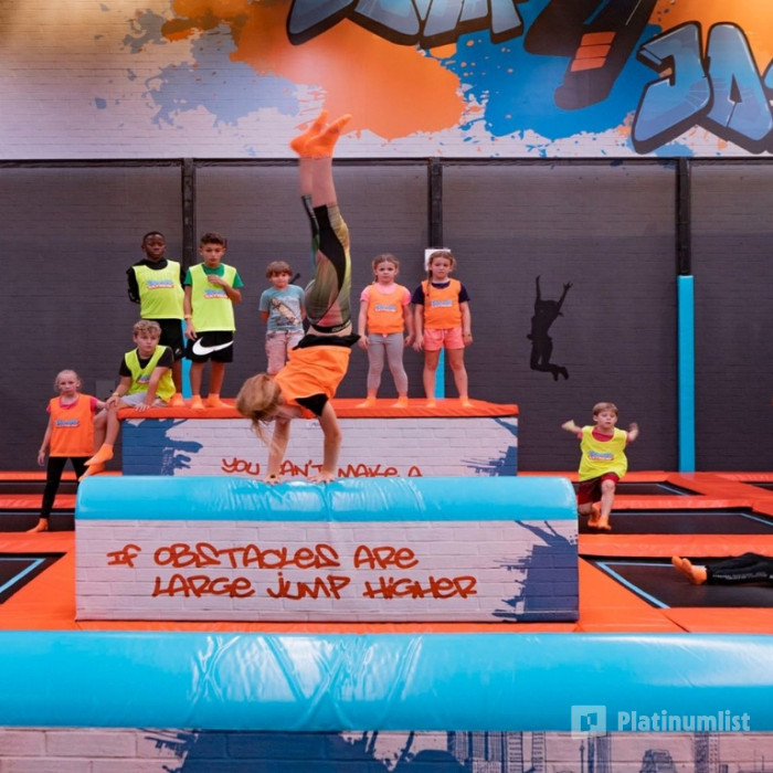 n28024 استديو الصور :دبي في ترامبو إكستريم - الترامبولين في دبي مول