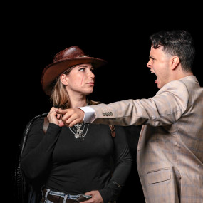 z7y04w استديو الصور :دبي في مسرحية دراكولا  في ذا جانكشن، دبي