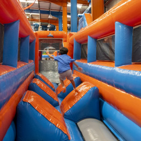 Photo de Air Maniax Arabian Center - Inflatable and Adventure Park dans Dubai : Galerie Photo 3b8w8y