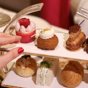 Sparkling Afternoon Tea at Kempinski Aspen Cafe in Dubai: Gallery Photo 3dkp1k