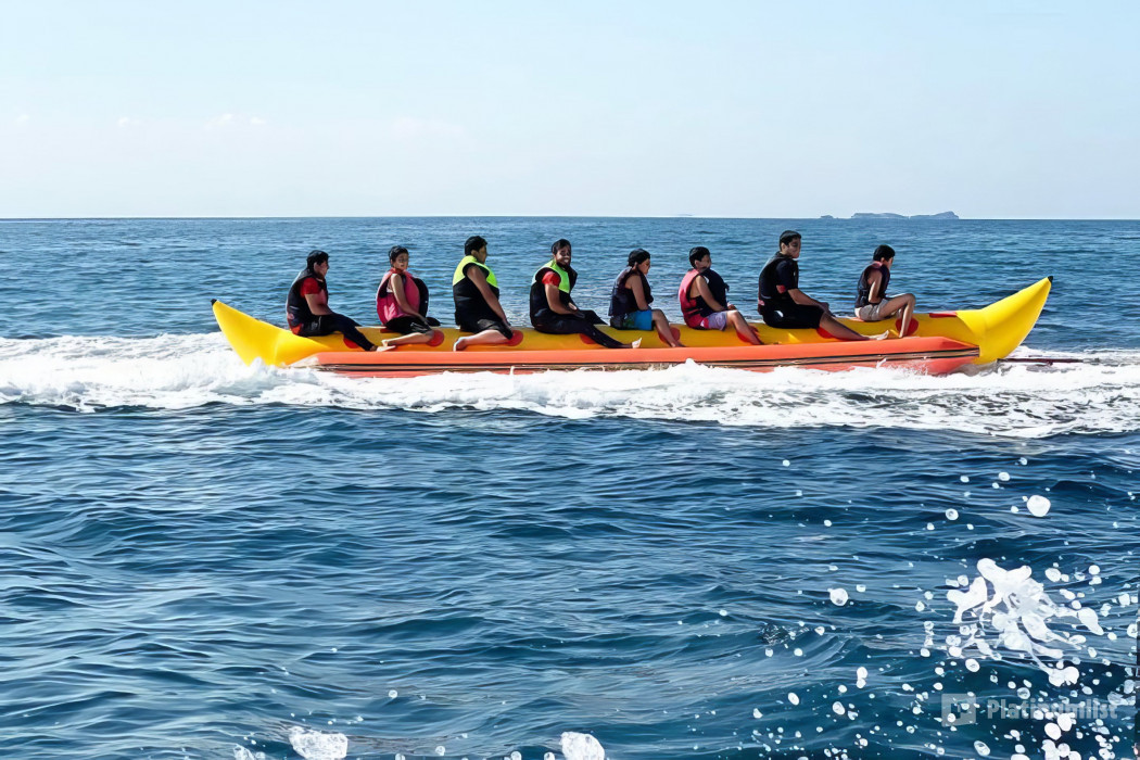 Banana Boat - Daymaniyat coast water sports in Muscat: Gallery Photo 3x8pe7