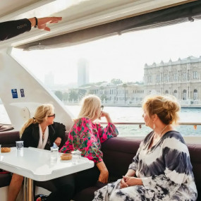 Photo from رحلة في البوسفور عند غروب الشمس على متن يخت فاخر in إسطنبول: Gallery Photo zgkbe7