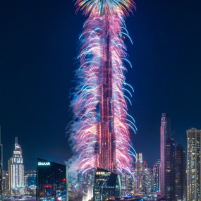 zgk1py استديو الصور :دبي في عشاء غالا وحفل كرنفال ليلة رأس السنة في دوسيت تاني دبي