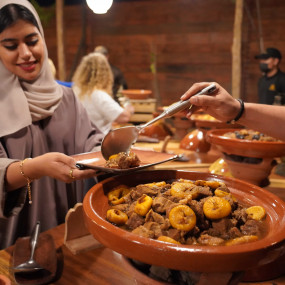 Photo from رحلة سفاري فاخرة على الكثبان الحمراء مع ركوب الجمل و3 أنواع من المأكولات في مخيم الخيمة in دبي: Gallery Photo z7x9m8