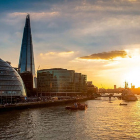 Hop-On Hop-Off London in London: Gallery Photo zw66jk