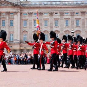 Hop-On Hop-Off London in London: Gallery Photo zm00kp