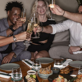 Bubbly Nights - 2 hours of free-flowing selected bubbles and 2 starters in Dubai: Gallery Photo 3d770e