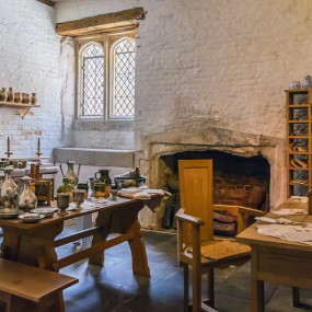 Hampton Court Palace, Gardens & Maze: Entry Ticket in London: Gallery Photo 38yyrr