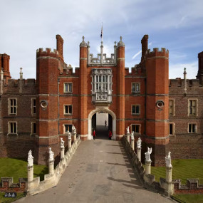 Hampton Court Palace, Gardens & Maze: Entry Ticket in London: Gallery Photo 3pjjdq