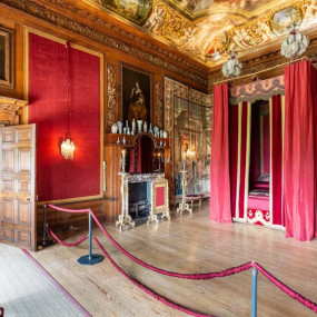 Photo from Hampton Court Palace, Gardens & Maze: Entry Ticket in London: Gallery Photo 3j558w