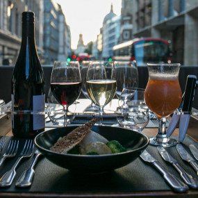 Bustronome Fine Dining Experience London in London: Gallery Photo 3bjv8g