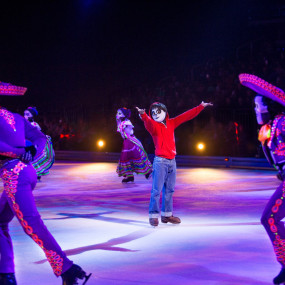 z7x5rd استديو الصور :المنامة في ديزني على الجليد في مركز البحرين العالمي للمعارض