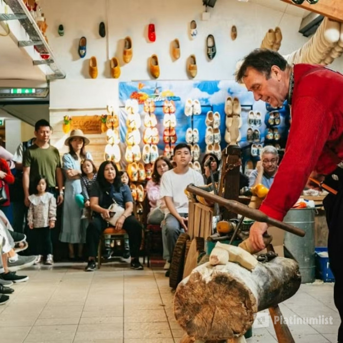 Zaanse Schans, Edam, Volendam & Marken: Half-Day Guided Tour in Amsterdam: Gallery Photo 3rwqrk Zaanse Schans, Edam, Volendam & Marken: Half-Day Guided Tour in Amsterdam: Gallery Photo 3rwqrk