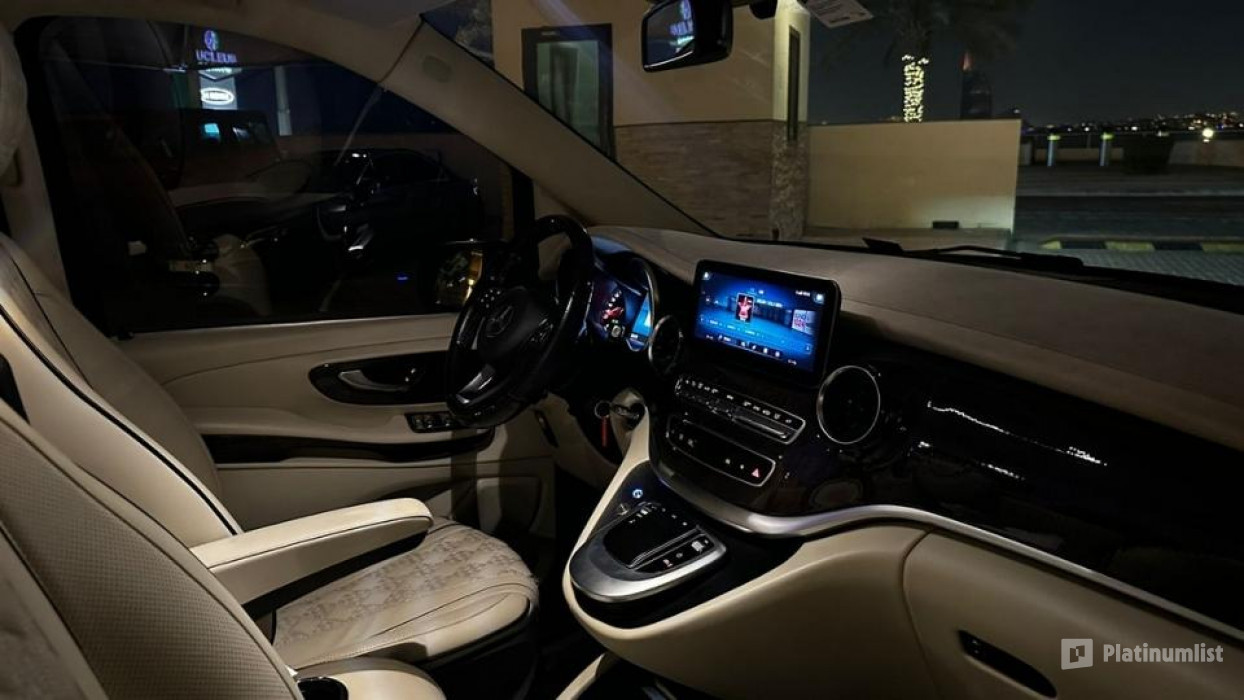 zod8r4 استديو الصور :دبي في وسيلة نقل خاصة من الدرجة الأولى - مرسيدس مايباخ فئة في كلاس