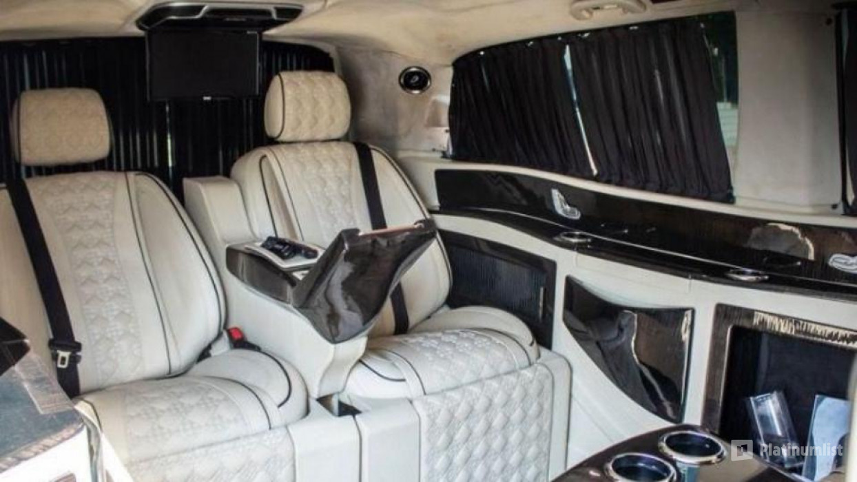 3xvrkk استديو الصور :دبي في وسيلة نقل خاصة من الدرجة الأولى - مرسيدس مايباخ فئة في كلاس