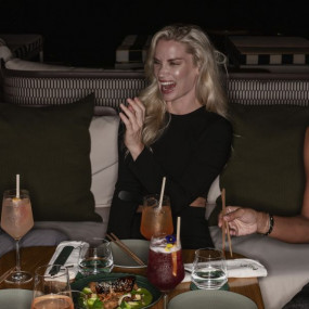 AURA Skypool Dining Experience in Dubai: Gallery Photo z7xqrw