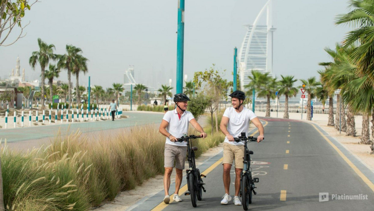 Premium E-Bike Journey - From Dubai’s Urban Skyline to the Beachfront in Dubai : Galerie de photos z948rp Premium E-Bike Journey - From Dubai’s Urban Skyline to the Beachfront in Dubai : Galerie de photos z948rp