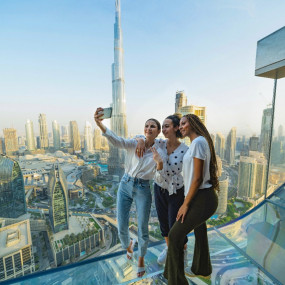 At the Top level 124 + Edge Walk in Dubai: Gallery Photo n69vgy
