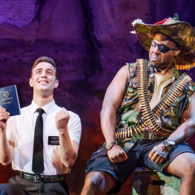34jojb استديو الصور :لندن في The Book Of Mormon Musical in London