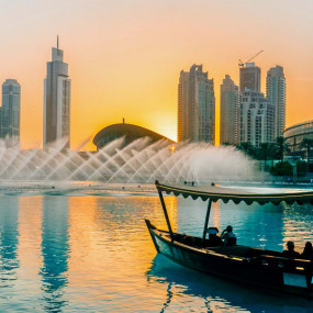 35yjjg استديو الصور :دبي في جولة ركوب القارب في نافورة دبي