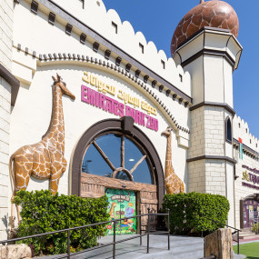 Photo de Emirates Park Zoo + Free Light and Peace museum dans Abu Dhabi : Galerie Photo 38yp9q