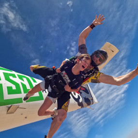 Tandem Skydive Desert Drop in Dubai: Gallery Photo zg42y8