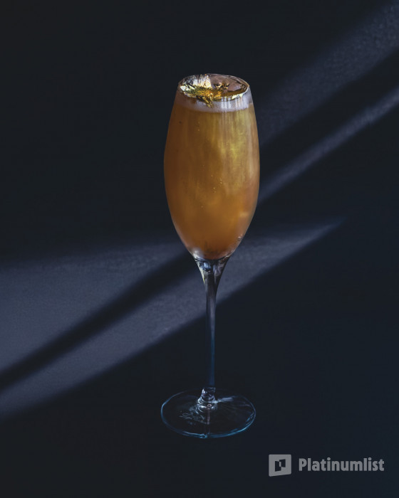 Sky Views with Slide & Gold Menu in Dubai: Gallery Photo 3j5vrw