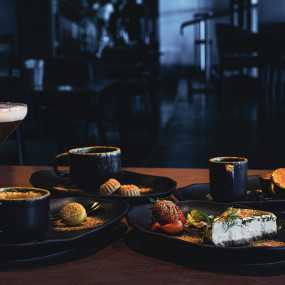 Sky Views with Slide & Gold Menu in Dubai: Gallery Photo 3qejge