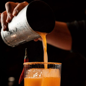 3yov8q استديو الصور :دبي في برانش السبت ستريتكسولاند