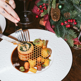 Photo from عرض عشاء "توتو بيبي" الغامر لغموض القتل الغامض في لا كاميرا! in دبي: Gallery Photo 35yg9g