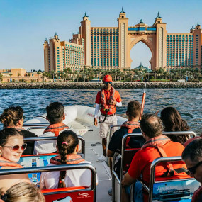 Photo de 90 Mins Guided Sightseeing Boat Tour dans Dubai : Galerie Photo n0v4m6