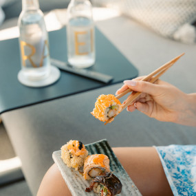 Sunseeker Superyacht Experience with Gourmet Dining,Premium Drinks & Live Music in Dubai: Gallery Photo 3j5pgq