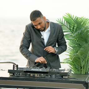 Sunseeker Superyacht Experience with Gourmet Dining,Premium Drinks & Live Music in Dubai: Gallery Photo 3qek5r