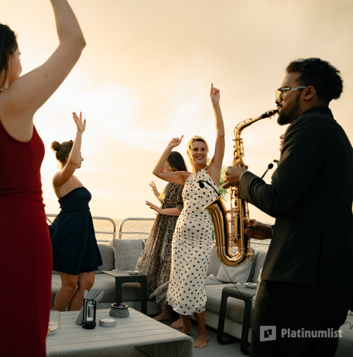 Sunseeker Superyacht Experience with Gourmet Dining,Premium Drinks & Live Music in Dubai: Gallery Photo 3yovrr