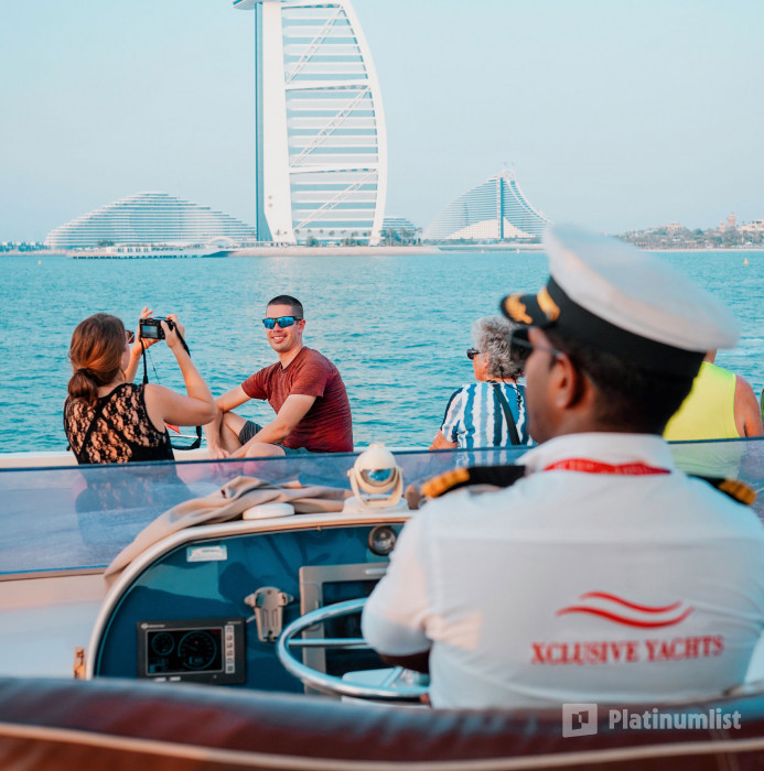 n261yk استديو الصور :دبي في تجربة السوبر يخت في مرسى دبي مع مشروبات منعشة n261yk استديو الصور :دبي في تجربة السوبر يخت في مرسى دبي مع مشروبات منعشة