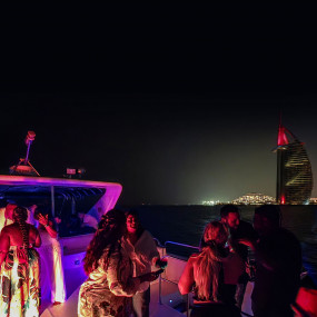Evening 4 Hour Yacht Cruise with Unlimited Drinks in Dubai: Gallery Photo zw6rq4