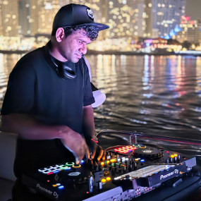 Photo from Evening 4 Hour Yacht Cruise with Unlimited Drinks in Dubai: Gallery Photo zodqm0