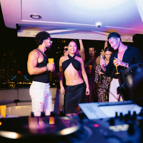 Photo from Evening 4 Hour Yacht Cruise with Unlimited Drinks in Dubai: Gallery Photo 3qek8r