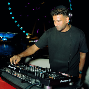 Photo from رحلة بحرية مسائية: 4 ساعات على اليخت مع الاستمتاع بمشروبات غير محدودة in دبي: Gallery Photo 34jp1v