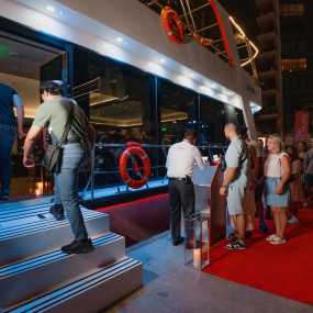 Photo de Dubai Marina Dinner Cruise with Live Music & Open Bar dans Dubai : Galerie Photo 38yxmj