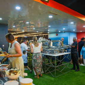 Photo de Dubai Marina Dinner Cruise with Live Music & Open Bar dans Dubai : Galerie Photo 3qekw8