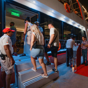 Photo de Dubai Marina Dinner Cruise with Live Music & Open Bar dans Dubai : Galerie Photo 3yov11