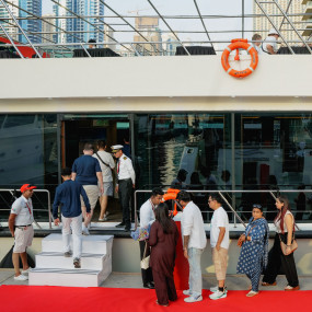 Photo de Dubai Marina Dinner Cruise with Live Music & Open Bar dans Dubai : Galerie Photo 35y8od