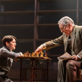 n0v7ew استديو الصور :لندن في مسرحية شادولاندز في لندن