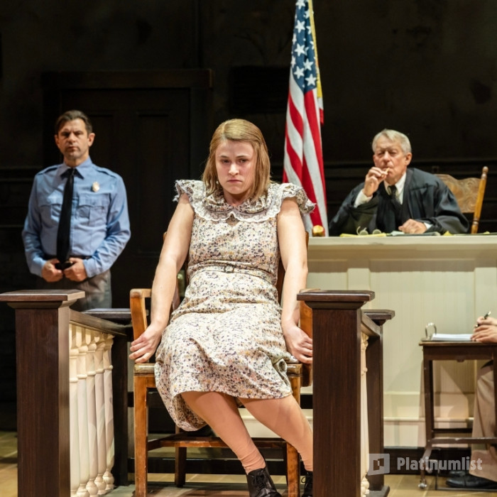 zv60eq استديو الصور :لندن في مسرحية "أن تقتل طائرًا ساخرًا" في لندن