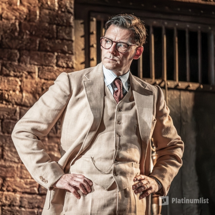 3pjb0e استديو الصور :لندن في مسرحية "أن تقتل طائرًا ساخرًا" في لندن