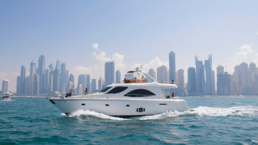 Dubai Marina Three-hour Yacht Tour with Lunch Dubai Marina Three-hour Yacht Tour with Lunch