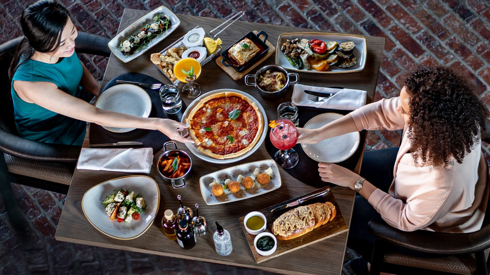 برانش الجمعة في رافلز دبي